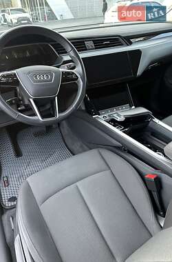 Внедорожник / Кроссовер Audi e-tron 2021 в 