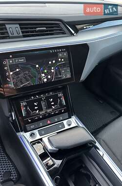 Внедорожник / Кроссовер Audi e-tron 2021 в 