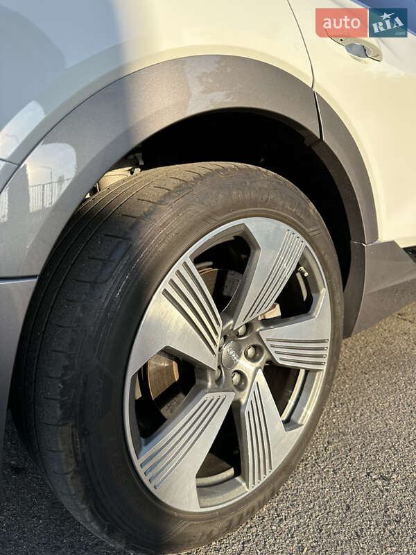 Позашляховик / Кросовер Audi e-tron 2019 в Ужгороді