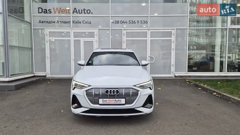 Позашляховик / Кросовер Audi e-tron 2020 в 