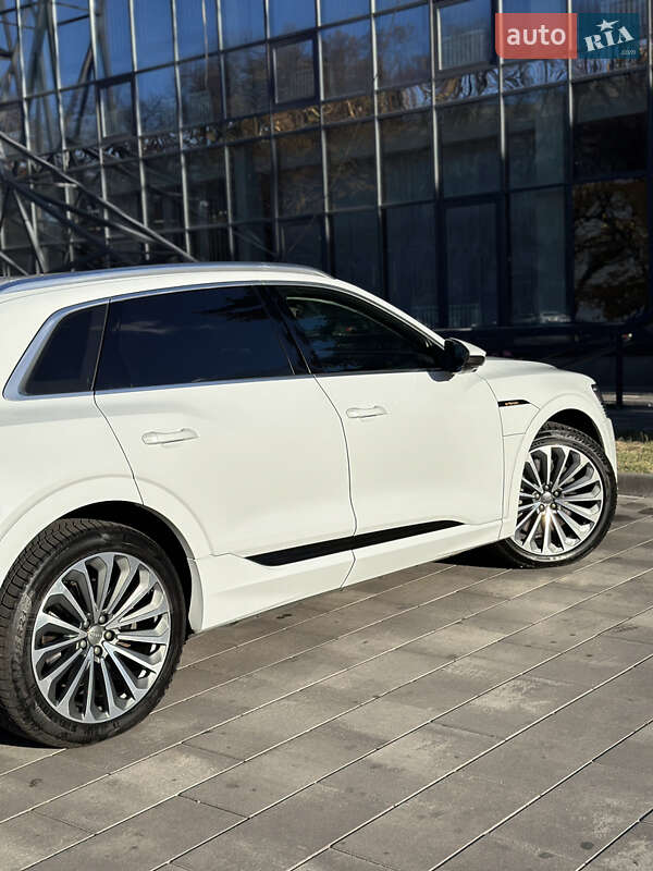 Внедорожник / Кроссовер Audi e-tron 2019 в Полтаве