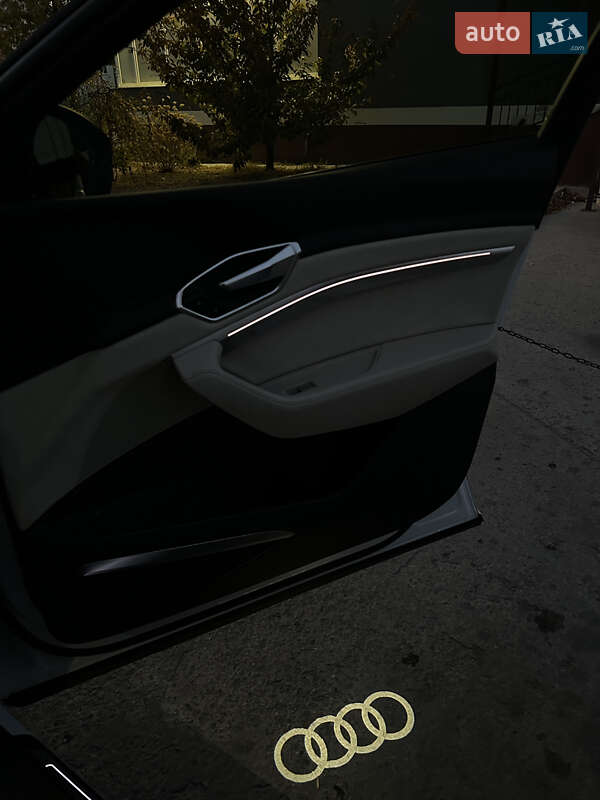 Внедорожник / Кроссовер Audi e-tron 2019 в Полтаве