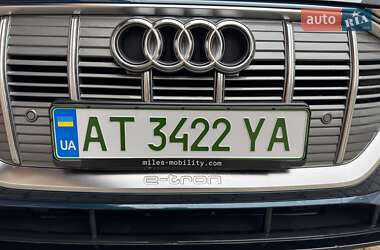 Внедорожник / Кроссовер Audi e-tron 2020 в 