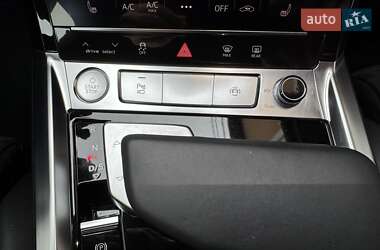 Внедорожник / Кроссовер Audi e-tron 2020 в 