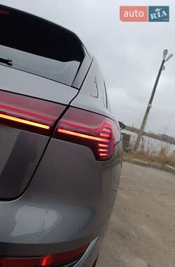 Внедорожник / Кроссовер Audi e-tron 2019 в 