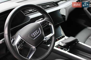 Внедорожник / Кроссовер Audi e-tron 2020 в 