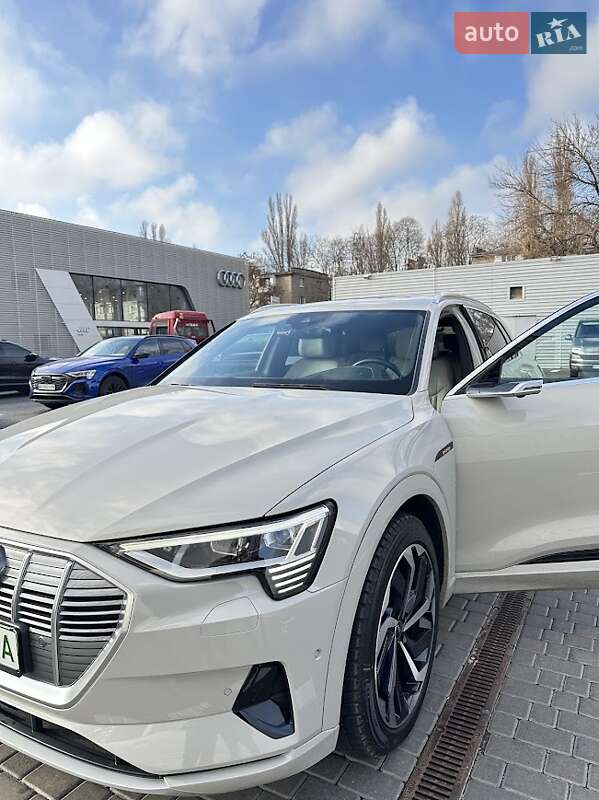 Внедорожник / Кроссовер Audi e-tron 2019 в Одессе фото 6 Внедорожник / Кроссовер Audi e-tron 2019 в Одессе