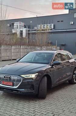 Внедорожник / Кроссовер Audi e-tron 2020 в 
