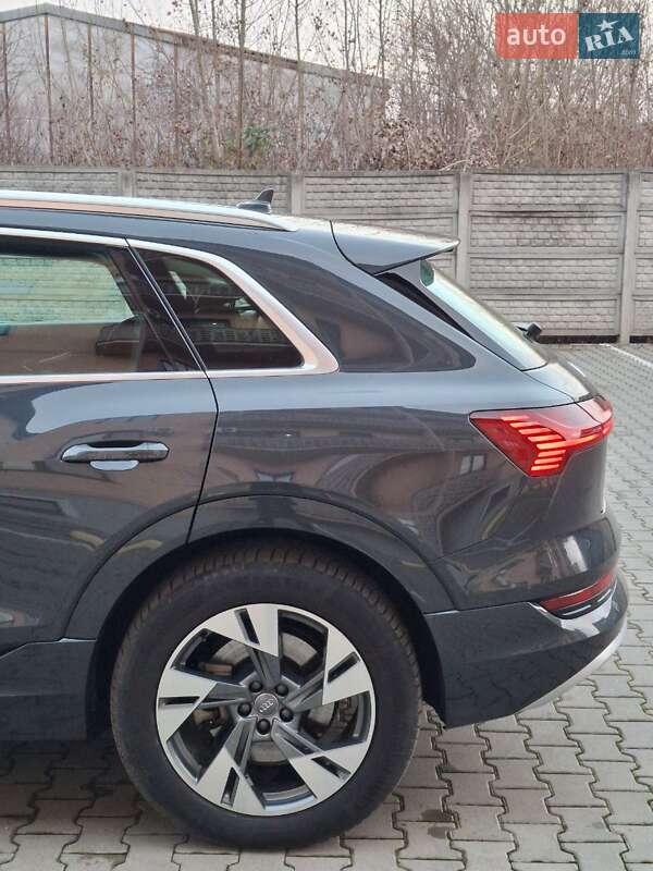 Внедорожник / Кроссовер Audi e-tron 2020 в Ужгороде