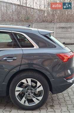 Внедорожник / Кроссовер Audi e-tron 2020 в 