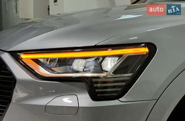 Внедорожник / Кроссовер Audi e-tron 2020 в 