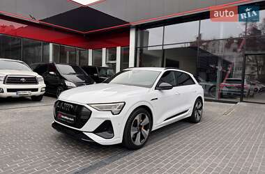 Внедорожник / Кроссовер Audi e-tron 2021 в 