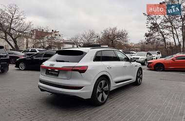 Внедорожник / Кроссовер Audi e-tron 2021 в 