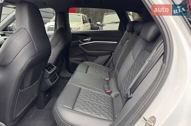 Внедорожник / Кроссовер Audi e-tron 2021 в 
