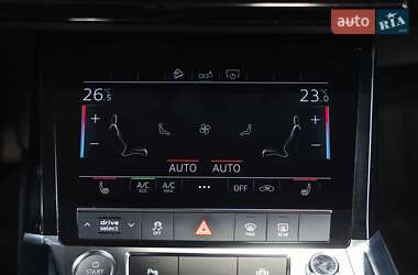Позашляховик / Кросовер Audi e-tron 2019 в 