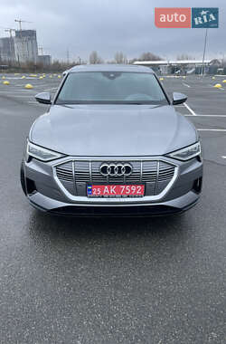 Позашляховик / Кросовер Audi e-tron 2020 в 