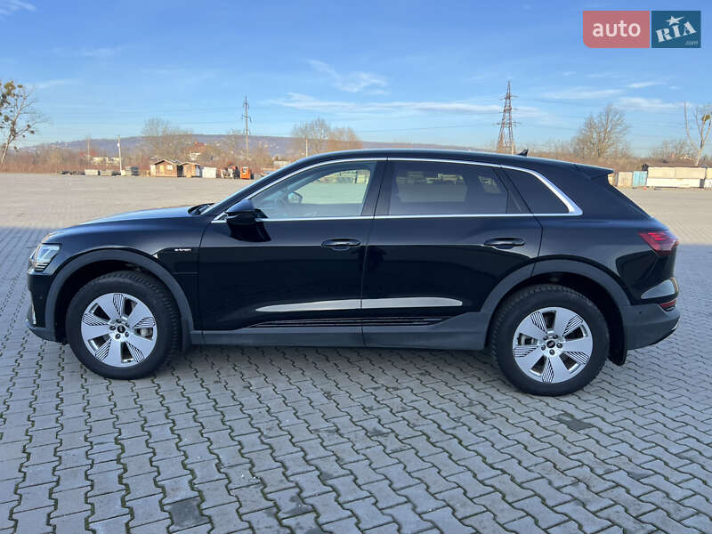 Позашляховик / Кросовер Audi e-tron 2022 в Чернівцях