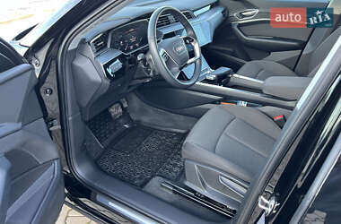 Внедорожник / Кроссовер Audi e-tron 2022 в 