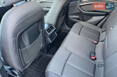 Внедорожник / Кроссовер Audi e-tron 2022 в 