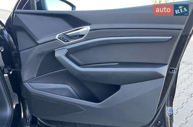 Внедорожник / Кроссовер Audi e-tron 2022 в 