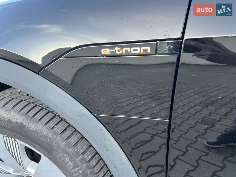 Позашляховик / Кросовер Audi e-tron 2022 в Чернівцях