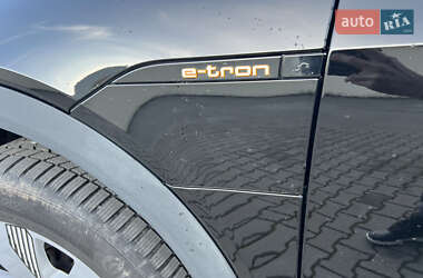 Внедорожник / Кроссовер Audi e-tron 2022 в 