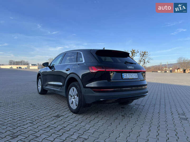 Позашляховик / Кросовер Audi e-tron 2022 в Чернівцях