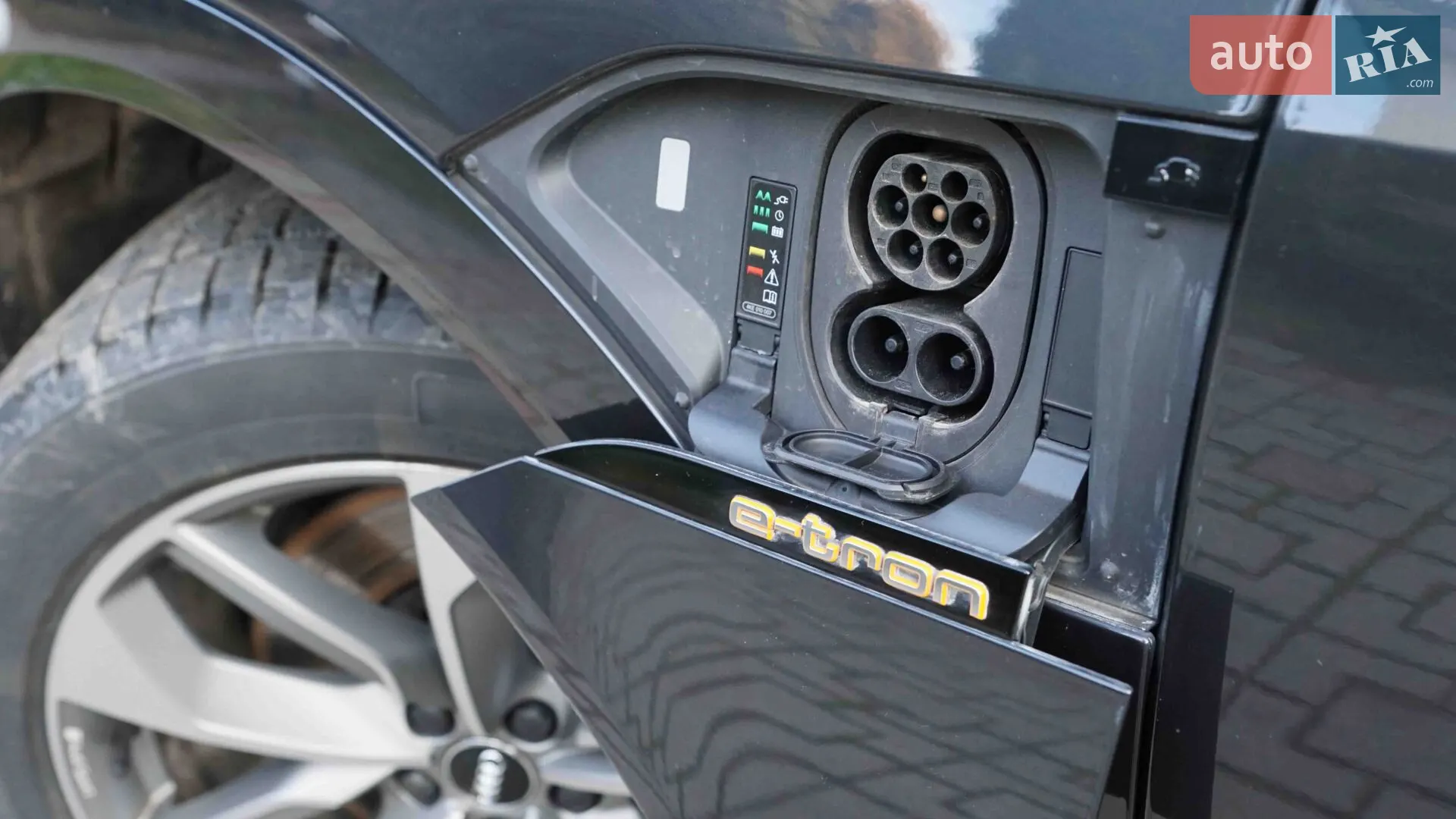 2019 Audi e-tron - мініатюра 13