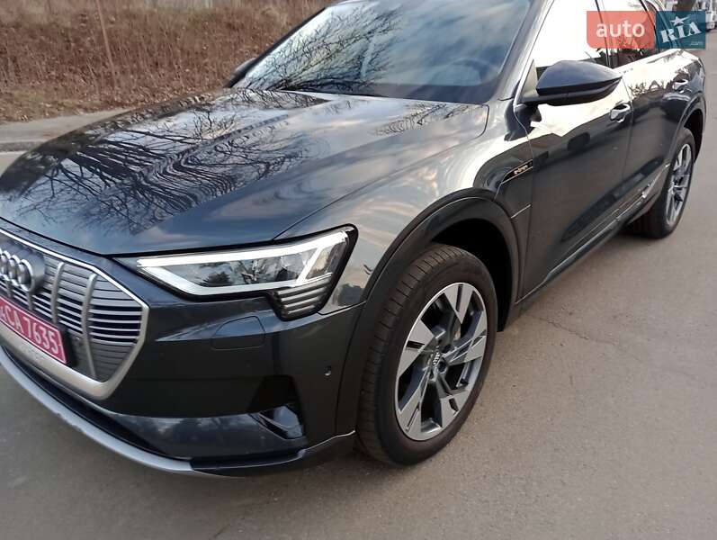 Позашляховик / Кросовер Audi e-tron 2019 в Києві