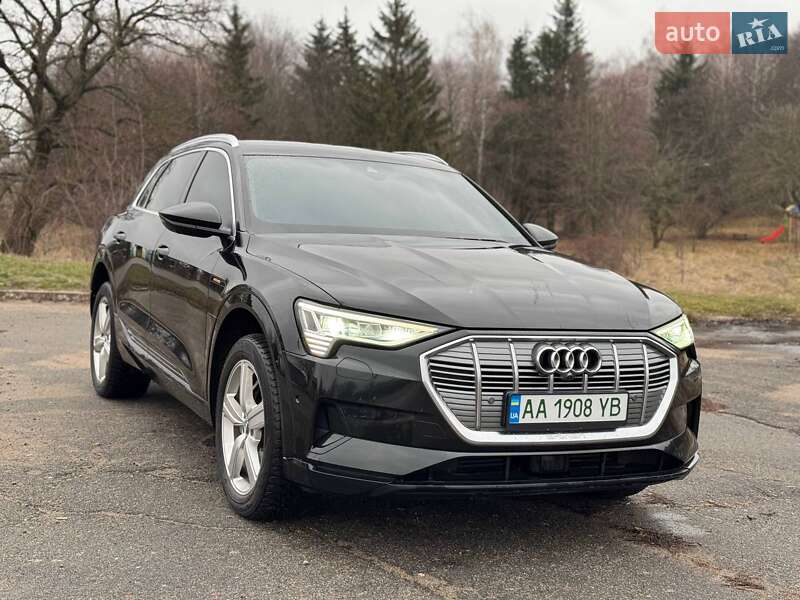 Внедорожник / Кроссовер Audi e-tron 2019 в 