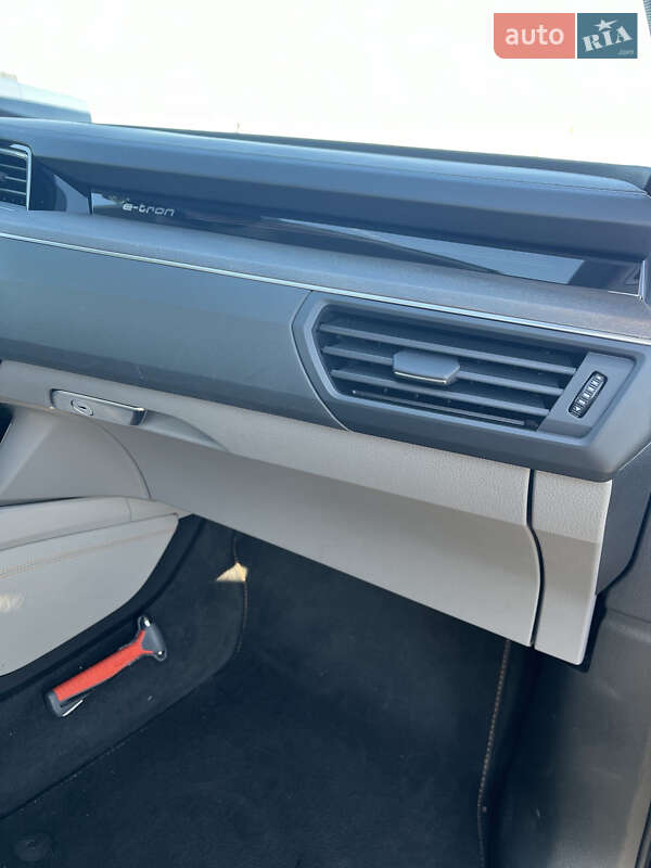 Внедорожник / Кроссовер Audi e-tron 2019 в Одессе фото 11 Внедорожник / Кроссовер Audi e-tron 2019 в Одессе