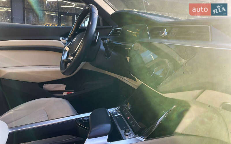 Позашляховик / Кросовер Audi e-tron 2020 в Чернівцях