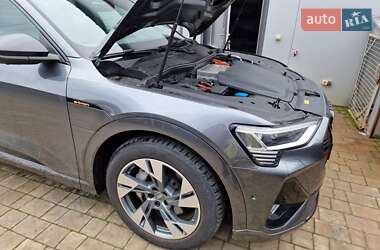 Внедорожник / Кроссовер Audi e-tron 2020 в 