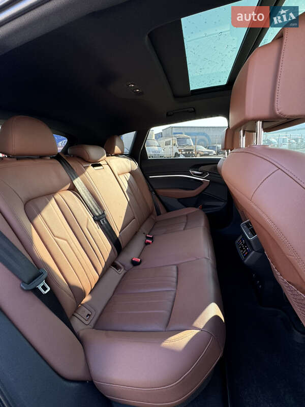 Позашляховик / Кросовер Audi e-tron 2021 в Чернівцях