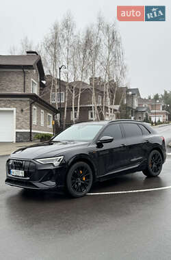 Внедорожник / Кроссовер Audi e-tron 2022 в 
