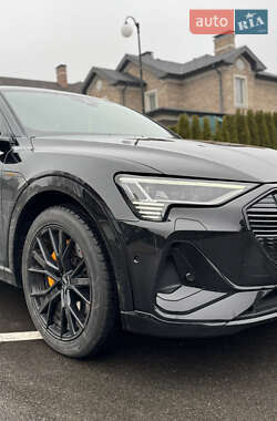 Внедорожник / Кроссовер Audi e-tron 2022 в 