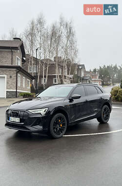 Внедорожник / Кроссовер Audi e-tron 2022 в 