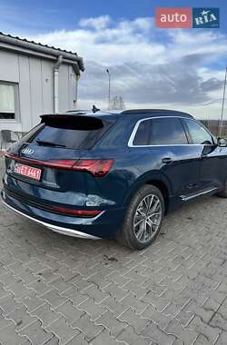 Внедорожник / Кроссовер Audi e-tron 2019 в 