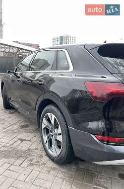 Внедорожник / Кроссовер Audi e-tron 2019 в 