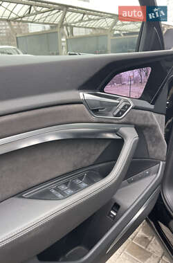 Внедорожник / Кроссовер Audi e-tron 2019 в 