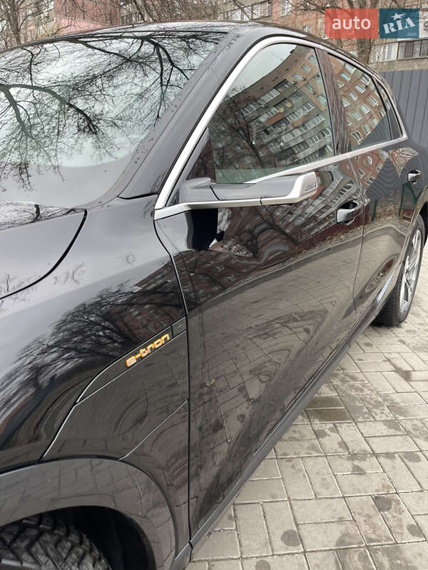 Позашляховик / Кросовер Audi e-tron 2019 в Дніпрі фото 44 Позашляховик / Кросовер Audi e-tron 2019 в Дніпрі