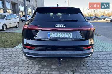 Позашляховик / Кросовер Audi e-tron 2022 в 