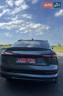 Внедорожник / Кроссовер Audi e-tron 2020 в 