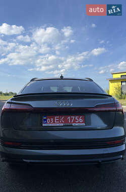 Внедорожник / Кроссовер Audi e-tron 2020 в 