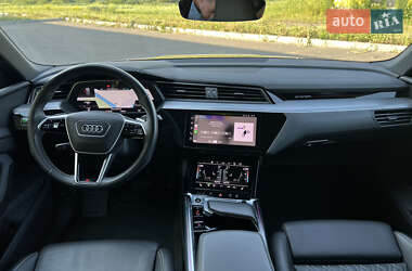 Внедорожник / Кроссовер Audi e-tron 2020 в 