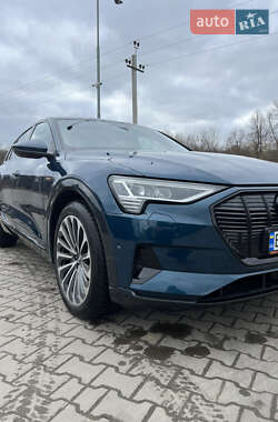 Позашляховик / Кросовер Audi e-tron 2019 в 