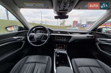 Внедорожник / Кроссовер Audi e-tron 2020 в 