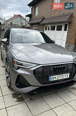 Внедорожник / Кроссовер Audi e-tron 2021 в 