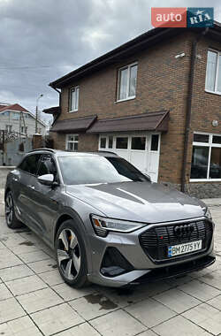 Внедорожник / Кроссовер Audi e-tron 2021 в 