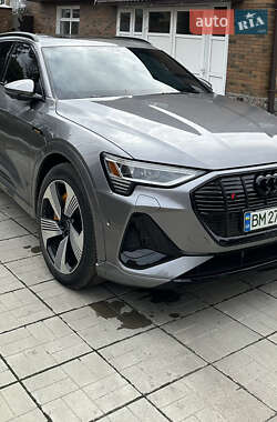 Внедорожник / Кроссовер Audi e-tron 2021 в 